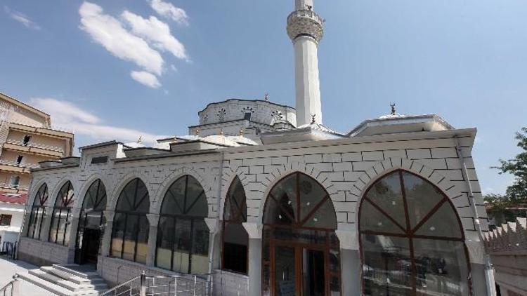 Yenimahalle’den İbadethanelere Ramazan Bakımı