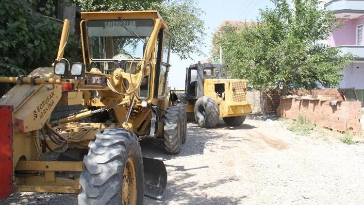 Mahalle Statüsüne Geçen Köylerde Parke Taşı Çalışmaları Başladı