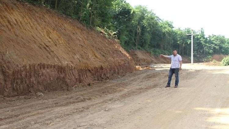 Akyazı’da Yol Genişletme Ve Alt Yapı Çalışmaları Devam Ediyor