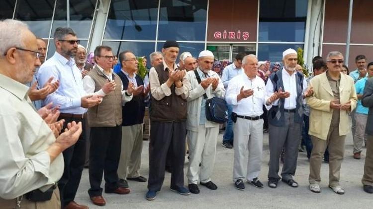 Umre Kafilesi Kutsal Topraklara Uğurlandı