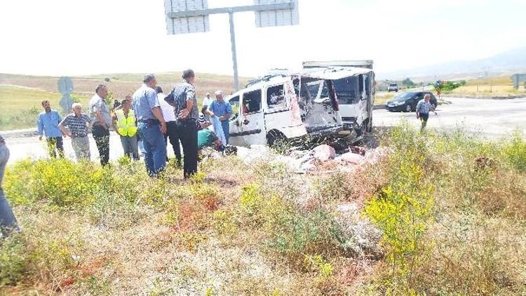 Tosya’da Trafik Kazası: 1 Ölü, 2 Yaralı