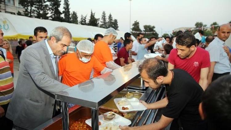 Ramazan’ın İlk İftarında Haliliye Belediyesi’nin Sofrasında Buluşuldu