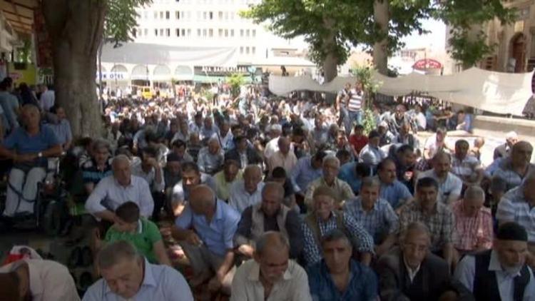 Ramazan’ın İlk Cuma’sında Camiler Doldu Taştı