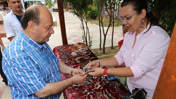 Başkan Özakcan; “El Emeği Çok Değerlidir”