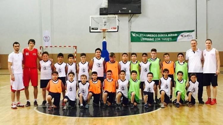 Minik Basketbolcular Durmuyor