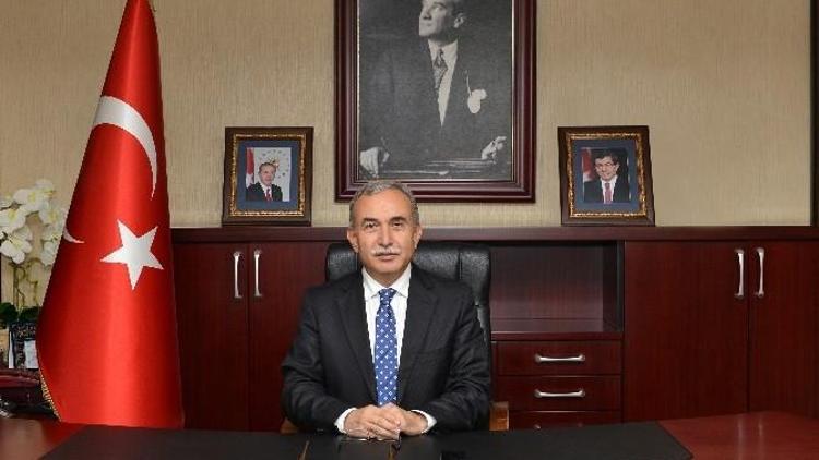 Vali Büyük: “Hayatın Her Aşamasında Babaların Emeği Vardır”