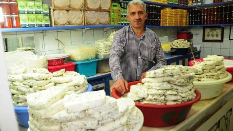Van’da Otlu Peynirin Fiyatı El Yakıyor