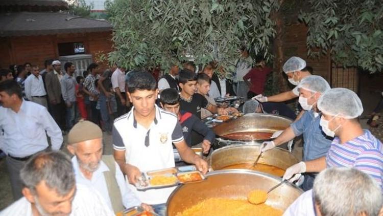 Cizre Belediyesi’nden 300 Kişiye İftar