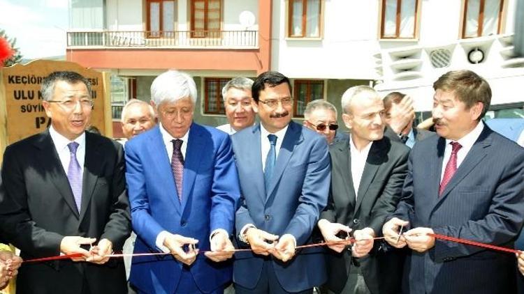 Kazak Şairin İsmini Taşıyan Park Hizmete Açıldı