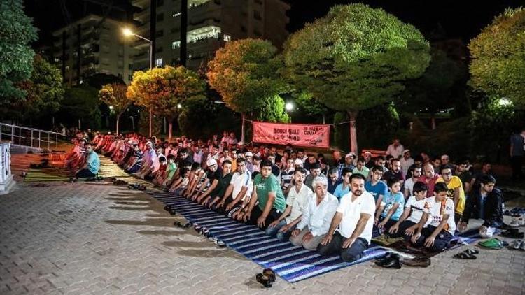 Enderun Usulü Teravih Namazı Kılındı