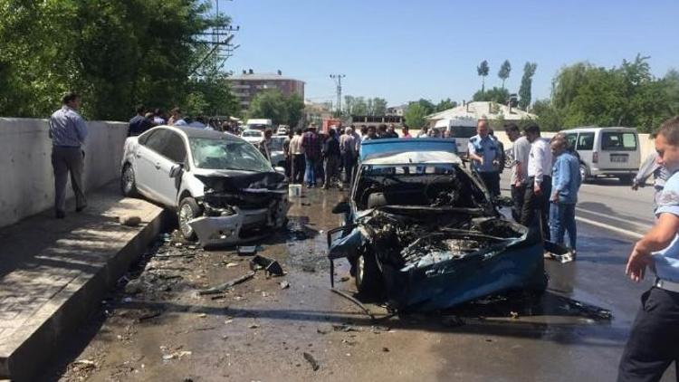 Erçiş’te Trafik Kazası: 2 Ölü, 1 Yaralı