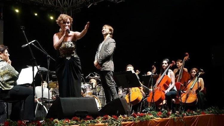 Zuhal Olcay’dan Güneş Festivali’nde Muhteşem Konser