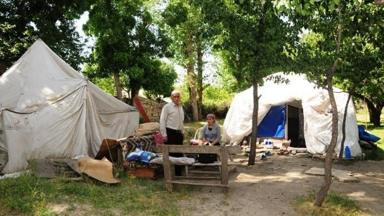 Güler Ailesi Depremden Sonra 4 Yıldır Çadırda Yaşamını Sürdürüyor