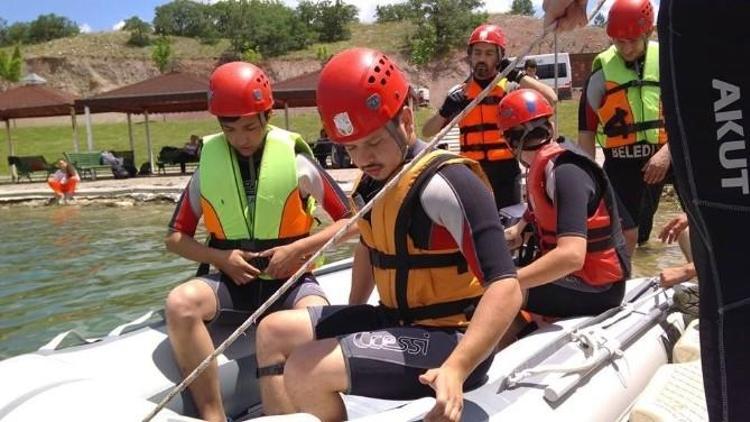 AKUT Su Üstü Ekibinin Eğitimleri Sürüyor