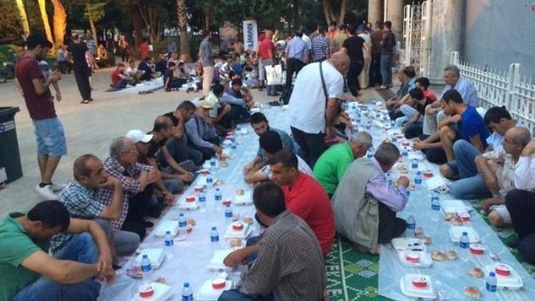 Muratpaşa Cami’nde Medine Usulü İftar, Enderun Usulü Teravih