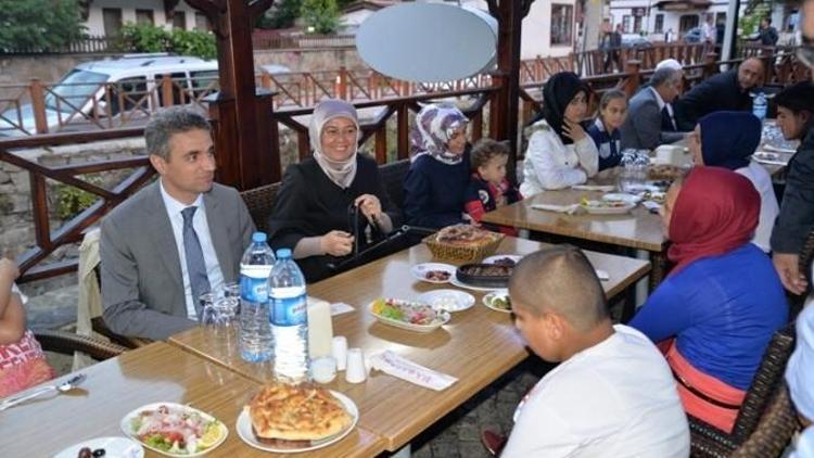 Bolu Valisi Aydın Baruş, Öksüz Ve Yetim Çocuklarla Oruç Açtı