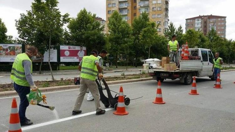 Büyükşehir Belediyesi’nden Yol Çizgi Boya Çalışmaları