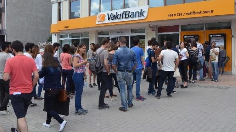 Yaz Okulları İçin Atm Kuyruğu