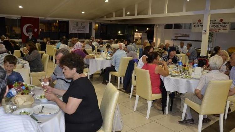 Kuşadası’nda Şehit Aileleri Ve Gazilere Anlamlı İftar Yemeği