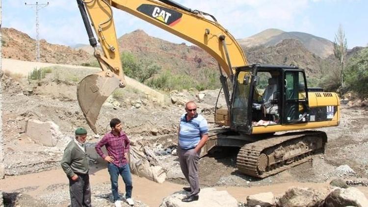 Sağanak Yağmur Ve Dolular Yol Şube Ekiplerine Nefes Aldırmaz Hale Getirdi