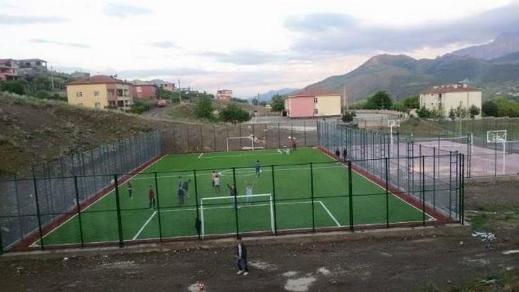 Niğde İl Özel İdaresi Niğde’nin Her Yerine Futbol Sahası Yapıyor