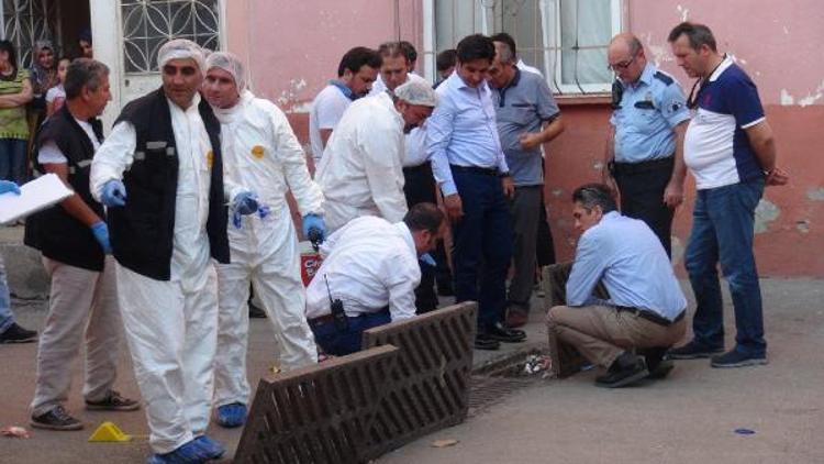 Ayrı yaşadığı eşinin evinin önünde kendi yaptığı bombayı patlattı