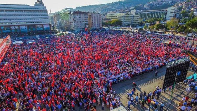 İzmitte Demokrasi Nöbetinin tutulduğu alan 15 Temmuz Milli İrade Meydanı oldu