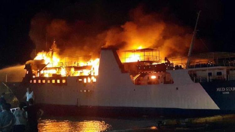 Türkiyeden yolcu götüren gemi Lübnanda yandı