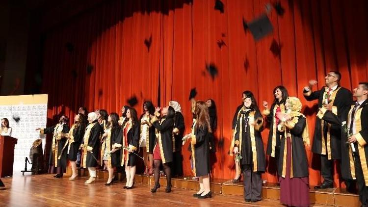 Diş Hekimliği Fakültesi Mezunları Diploma Sevinci Yaşadı