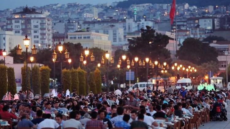 İlkadım Belediyesinden Yabancılar Çarşısında Üç Bin Kişiye İftar