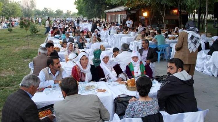 İpekyolu Belediyesinden İftar Yemeği