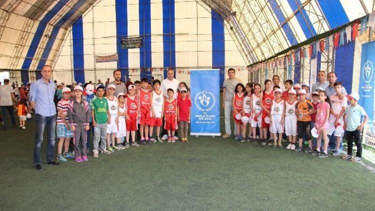 Hakkari’de Yaz Spor Okulları Açıldı