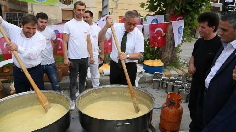 Eyüp Sultan’dan Üsküp’e İftar, Uygur’a Dua