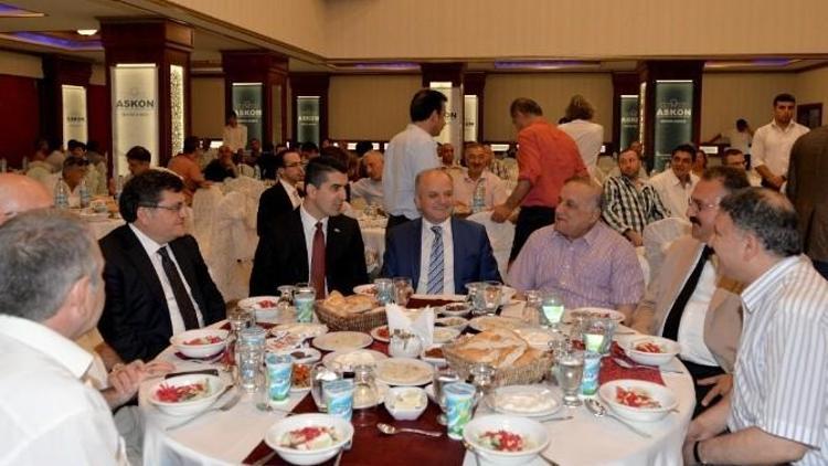 Vali Çakacak, ASKON’un İftarında İşadamlarıyla Buluştu