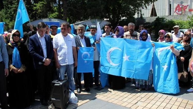 AGD Kayseri Şubesi Çin’i Protesto Ederek Doğu Türkistan İçin Dua Etti