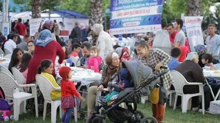 Başiskele Belediyesi’nden Sahilde İftar