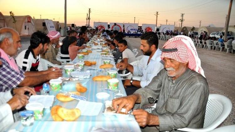 Vali İzettin Küçük İftarını Mültecilerle Baraber Açtı.