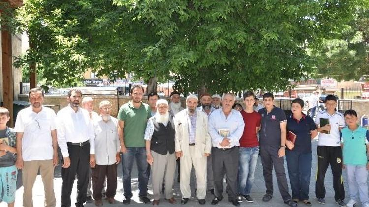 Anadolu Gençlik Derneği, Uygurlar İçin Gıyabi Cenaze Namazı Kıldı