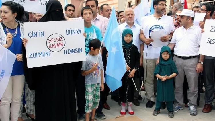 Çin’in Doğu Türkistan’daki Baskısı Protesto Edildi