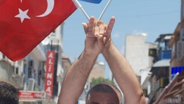 Devli: “Türk Milleti Uyan Kardeşin Katlediliyor”