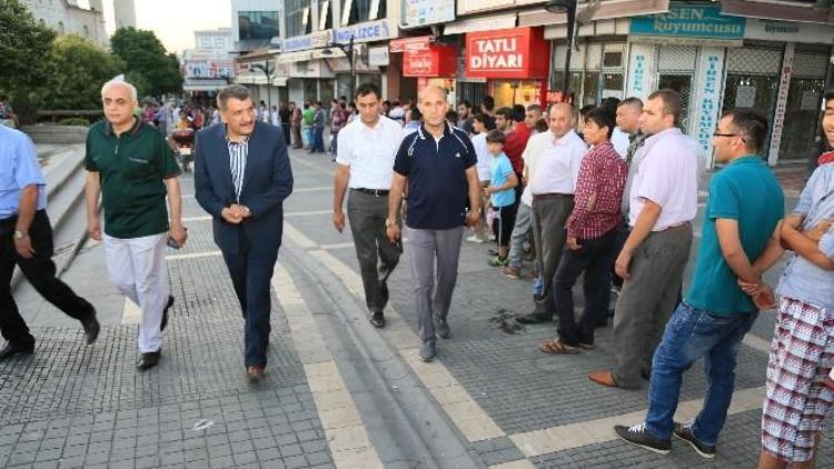 Başkan Gürkan, İftar Çadırını Gezdi