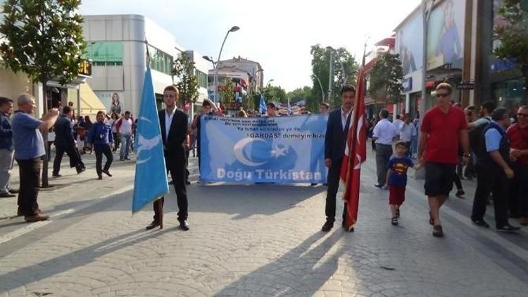Ülkücülerden Doğu Türkistan Yürüyüşü