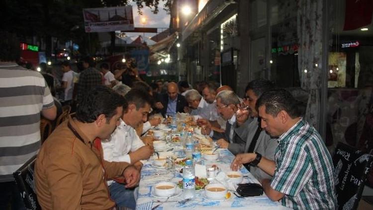 Safranbolu’da MHP Ve Ülkü Ocaklarından İftar