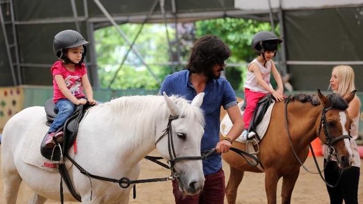 Yenimahalleli Minikler Atlarla Keyifli Anlar Geçirdi