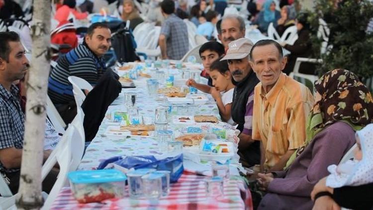 Başiskele Belediyesi’nden Sahilde İftar