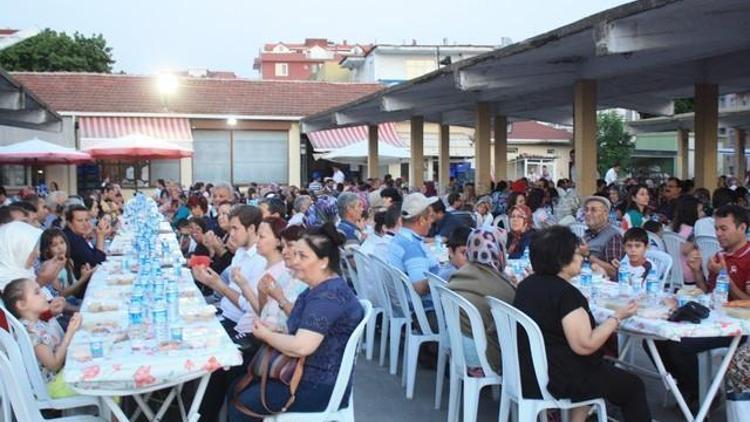 Ezineli Vatandaşlar İftar Yemeğinde Buluştu