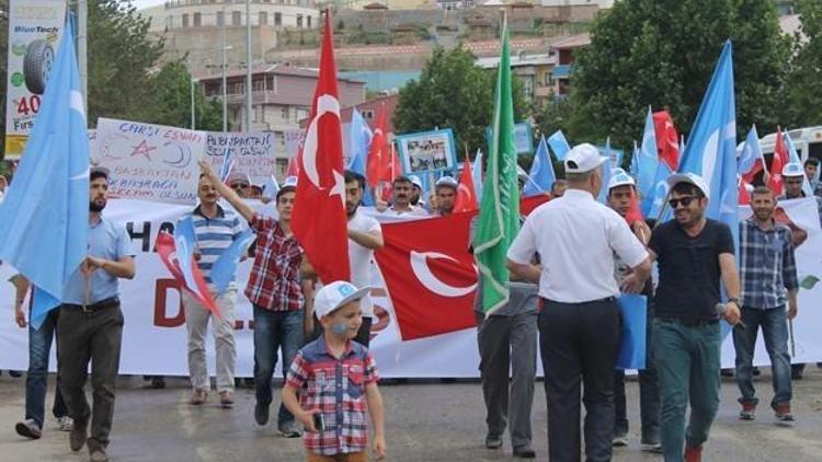 Bayburt Uygur Türkleri İçin Yürüdü