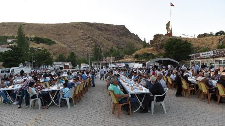 Çarşı İftar Programları Devam Ediyor