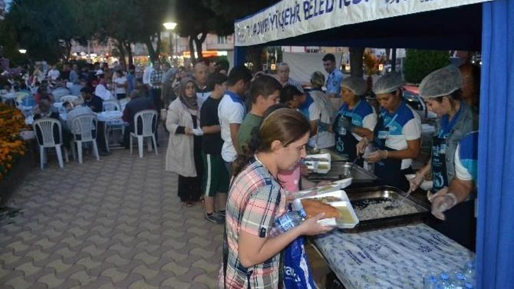 Nazilli’de Büyükşehir İftar Çadırına Büyük Rağbet