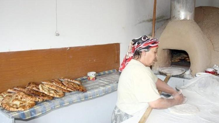 Çardak Ekmeği, İftar Ve Sahurların Vazgeçilmezi Oldu